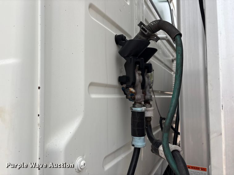 image for item EF6249 2013 Volvo VNL semi truck