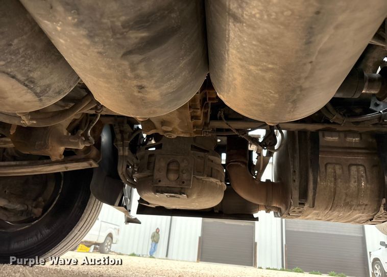 image for item EF6249 2013 Volvo VNL semi truck