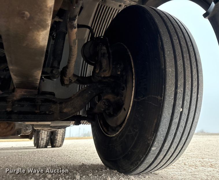 image for item EF6249 2013 Volvo VNL semi truck