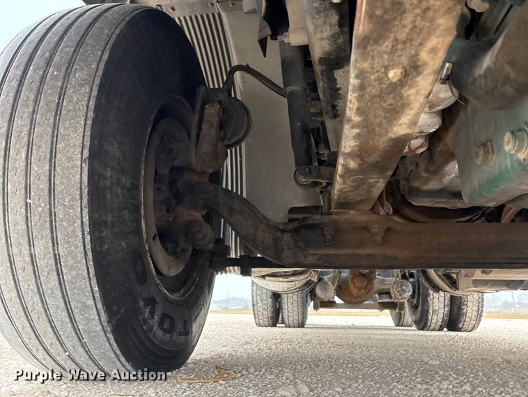 image for item EF6249 2013 Volvo VNL semi truck