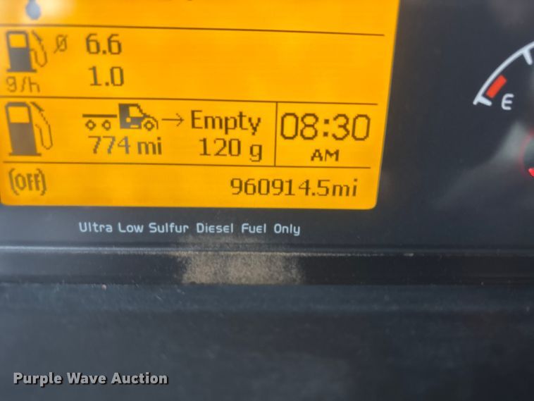 image for item EF6249 2013 Volvo VNL semi truck