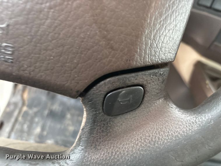 image for item EF6249 2013 Volvo VNL semi truck