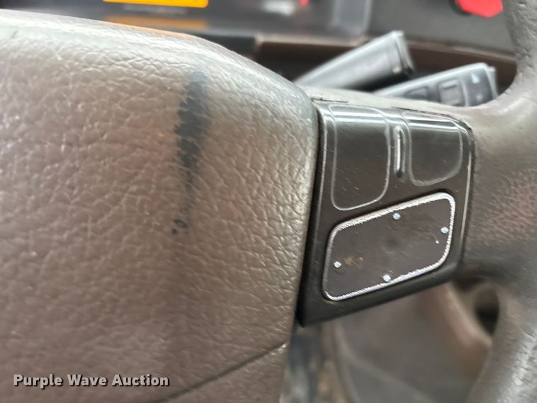 image for item EF6249 2013 Volvo VNL semi truck