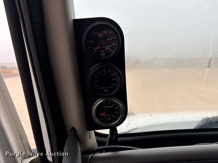 image for item EF6249 2013 Volvo VNL semi truck