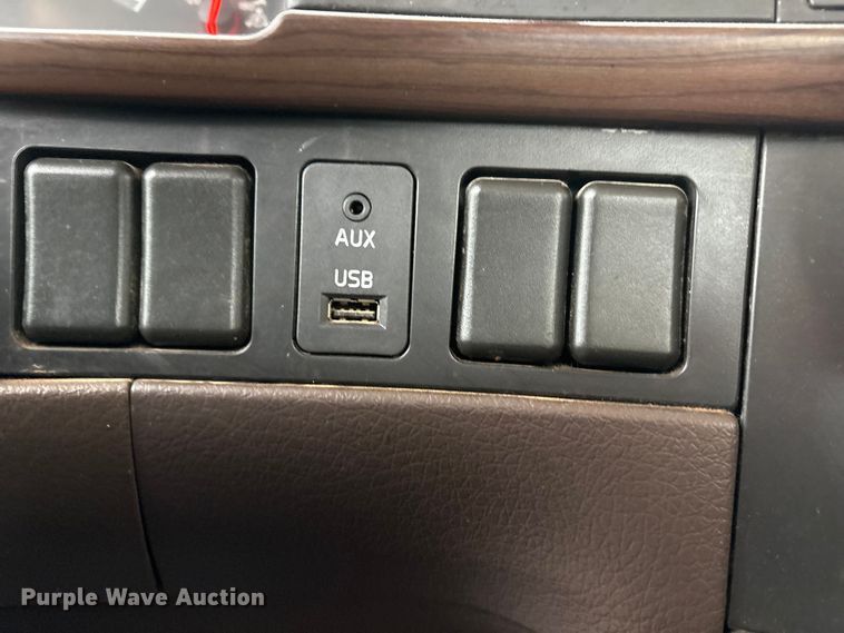 image for item EF6249 2013 Volvo VNL semi truck