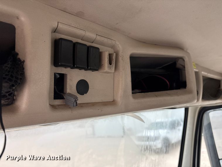 image for item EF6249 2013 Volvo VNL semi truck