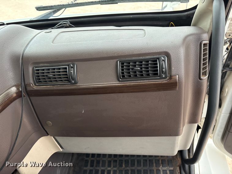 image for item EF6249 2013 Volvo VNL semi truck