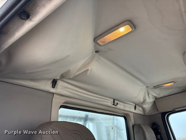 image for item EF6249 2013 Volvo VNL semi truck