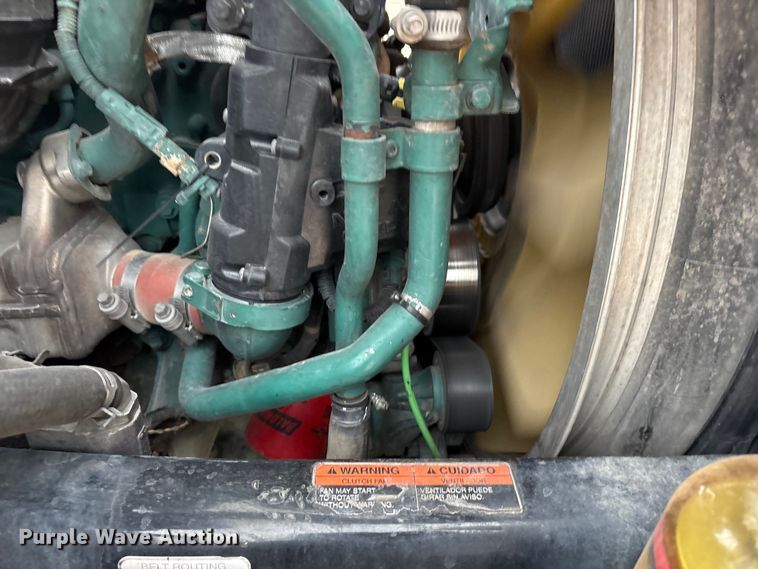 image for item EF6249 2013 Volvo VNL semi truck