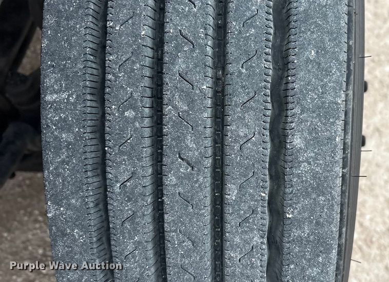 image for item EF6249 2013 Volvo VNL semi truck