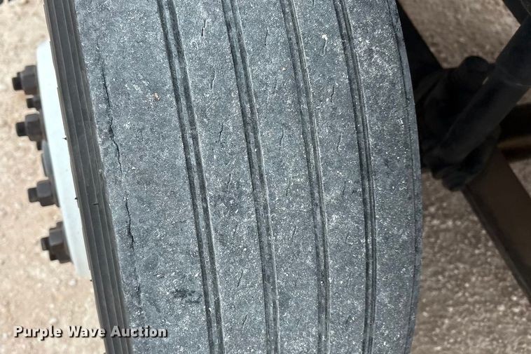 image for item EF6249 2013 Volvo VNL semi truck