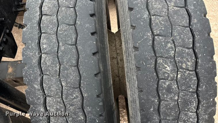 image for item EF6249 2013 Volvo VNL semi truck