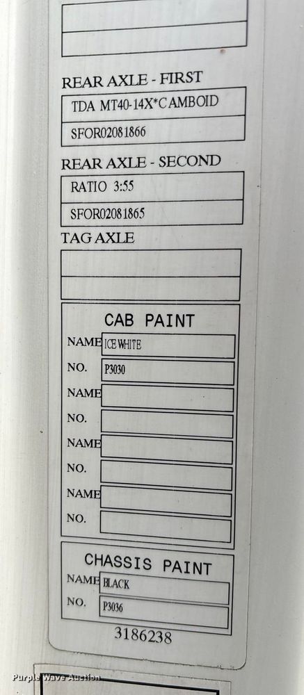 image for item EF6249 2013 Volvo VNL semi truck