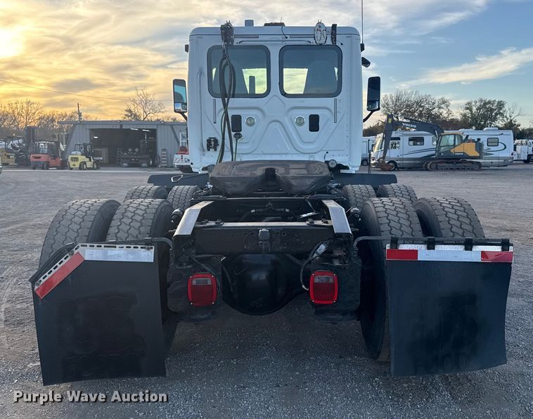 image for item EG1752 2012 Freightliner Cascadia 113 semi truck