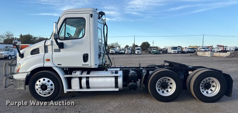 image for item EG1752 2012 Freightliner Cascadia 113 semi truck
