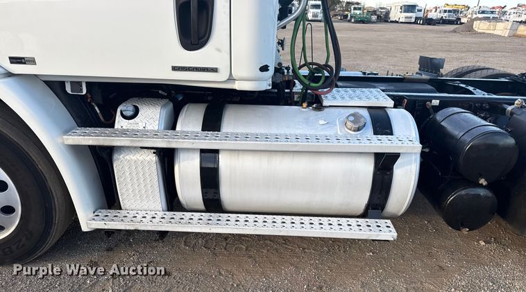 image for item EG1752 2012 Freightliner Cascadia 113 semi truck