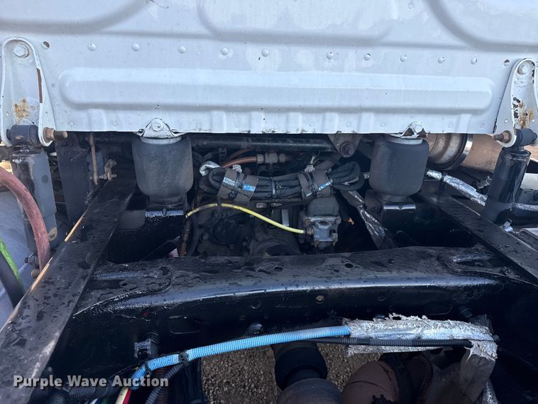 image for item EG1752 2012 Freightliner Cascadia 113 semi truck