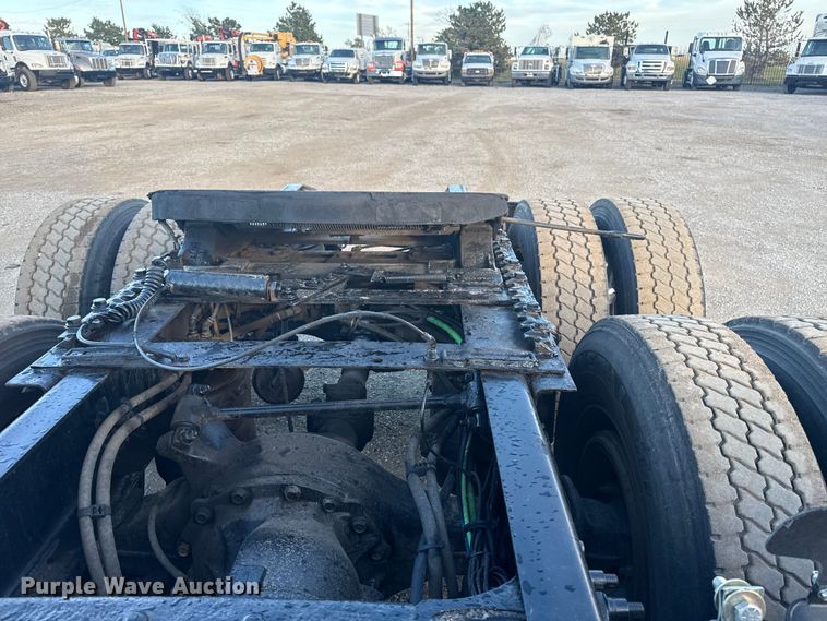 image for item EG1752 2012 Freightliner Cascadia 113 semi truck