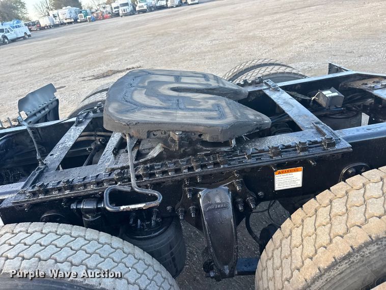 image for item EG1752 2012 Freightliner Cascadia 113 semi truck