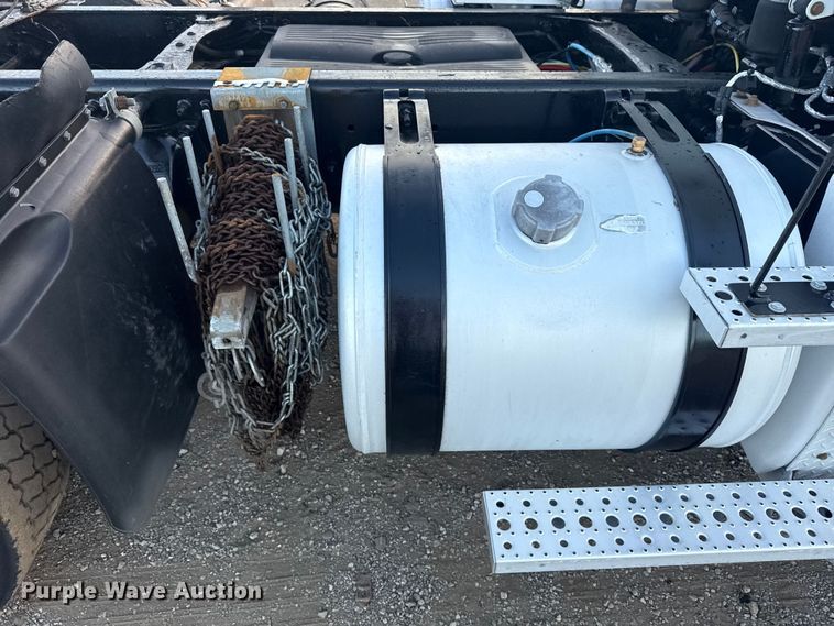 image for item EG1752 2012 Freightliner Cascadia 113 semi truck