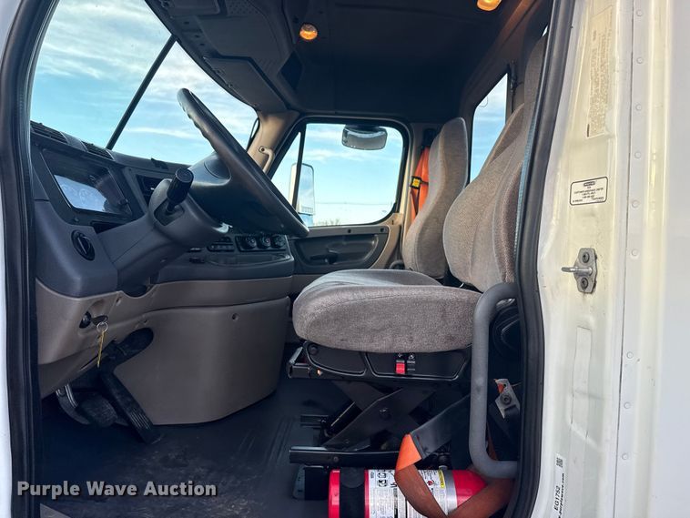 image for item EG1752 2012 Freightliner Cascadia 113 semi truck