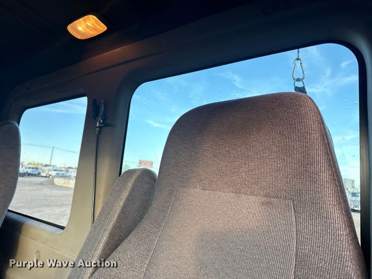 image for item EG1752 2012 Freightliner Cascadia 113 semi truck