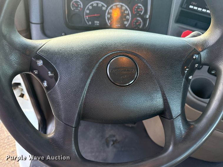 image for item EG1752 2012 Freightliner Cascadia 113 semi truck