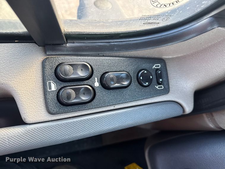 image for item EG1752 2012 Freightliner Cascadia 113 semi truck