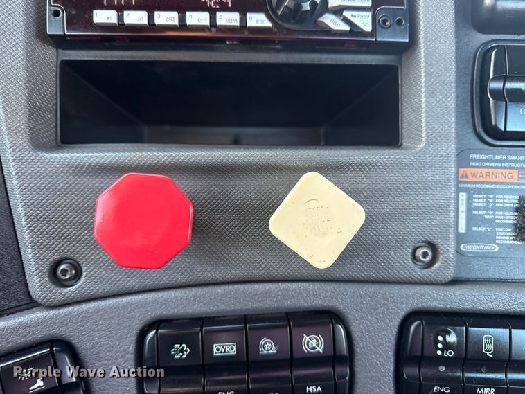 image for item EG1752 2012 Freightliner Cascadia 113 semi truck