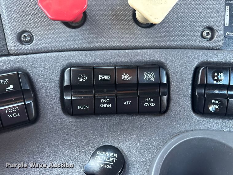 image for item EG1752 2012 Freightliner Cascadia 113 semi truck