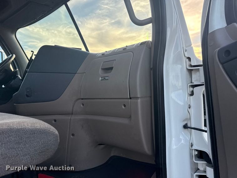 image for item EG1752 2012 Freightliner Cascadia 113 semi truck