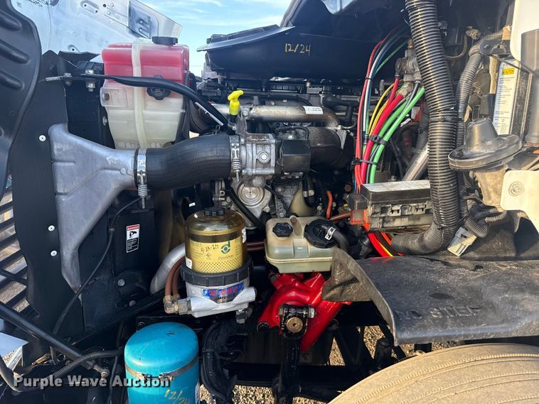 image for item EG1752 2012 Freightliner Cascadia 113 semi truck