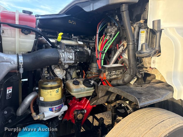 image for item EG1752 2012 Freightliner Cascadia 113 semi truck