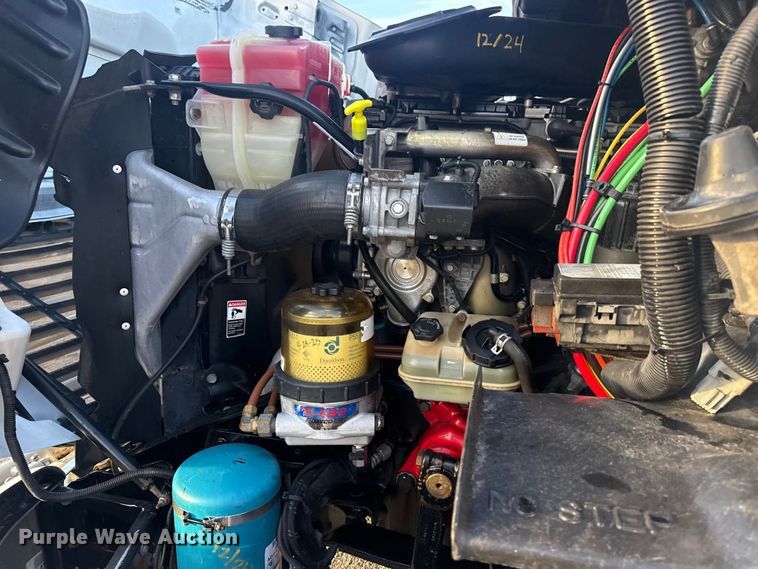 image for item EG1752 2012 Freightliner Cascadia 113 semi truck