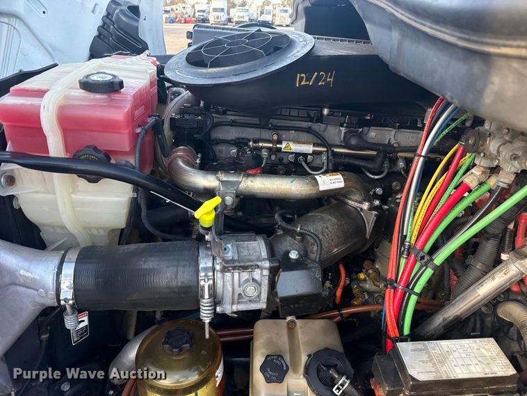 image for item EG1752 2012 Freightliner Cascadia 113 semi truck