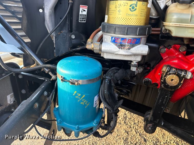 image for item EG1752 2012 Freightliner Cascadia 113 semi truck