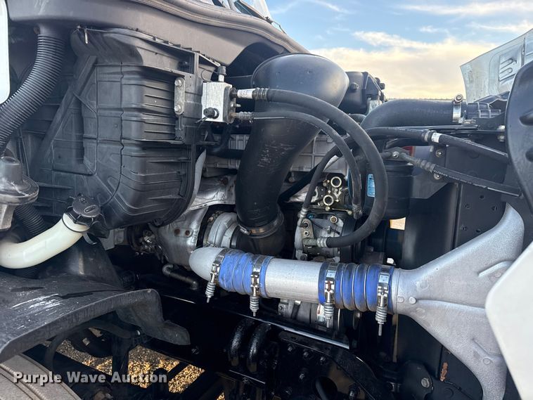 image for item EG1752 2012 Freightliner Cascadia 113 semi truck