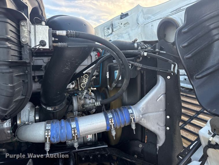 image for item EG1752 2012 Freightliner Cascadia 113 semi truck