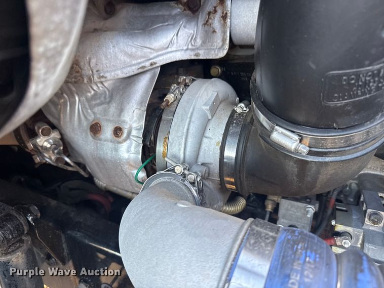 image for item EG1752 2012 Freightliner Cascadia 113 semi truck