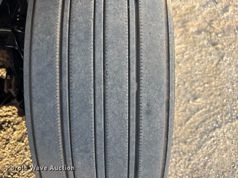 image for item EG1752 2012 Freightliner Cascadia 113 semi truck