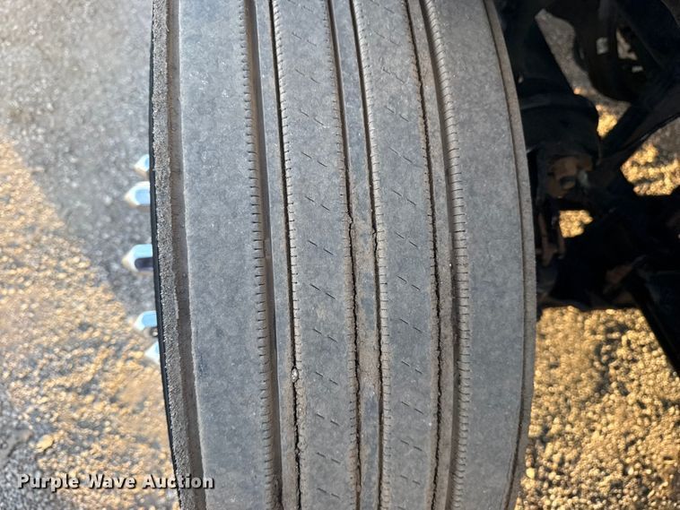 image for item EG1752 2012 Freightliner Cascadia 113 semi truck