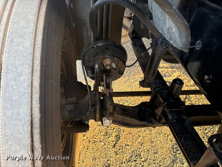 image for item EG1752 2012 Freightliner Cascadia 113 semi truck