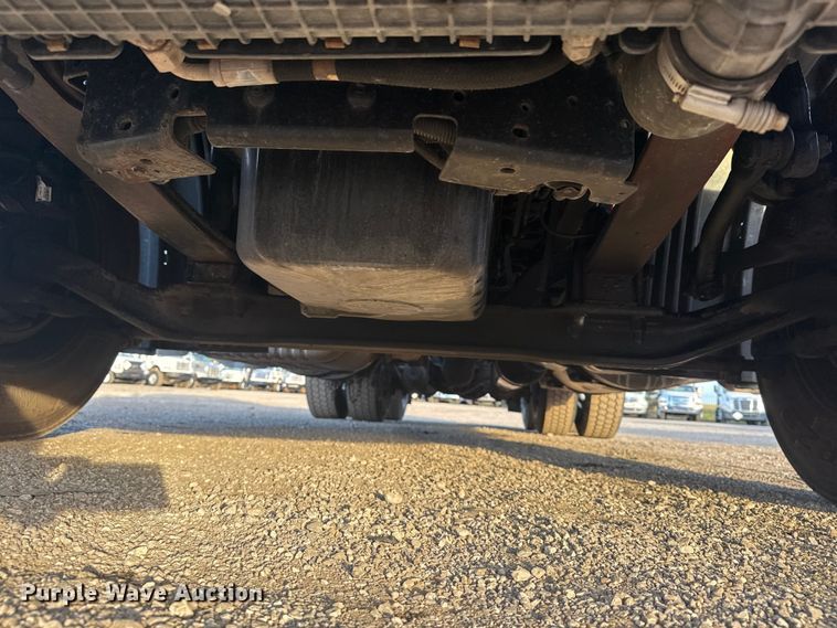 image for item EG1752 2012 Freightliner Cascadia 113 semi truck