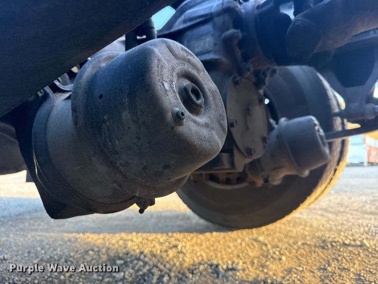 image for item EG1752 2012 Freightliner Cascadia 113 semi truck