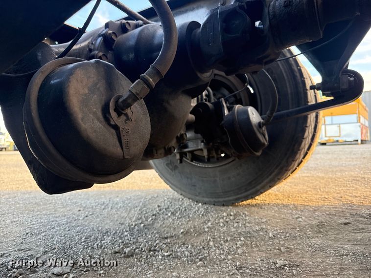 image for item EG1752 2012 Freightliner Cascadia 113 semi truck