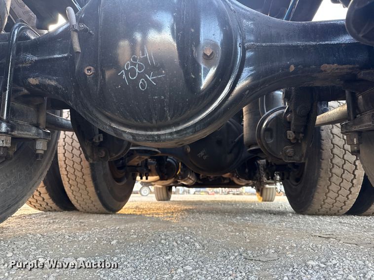 image for item EG1752 2012 Freightliner Cascadia 113 semi truck