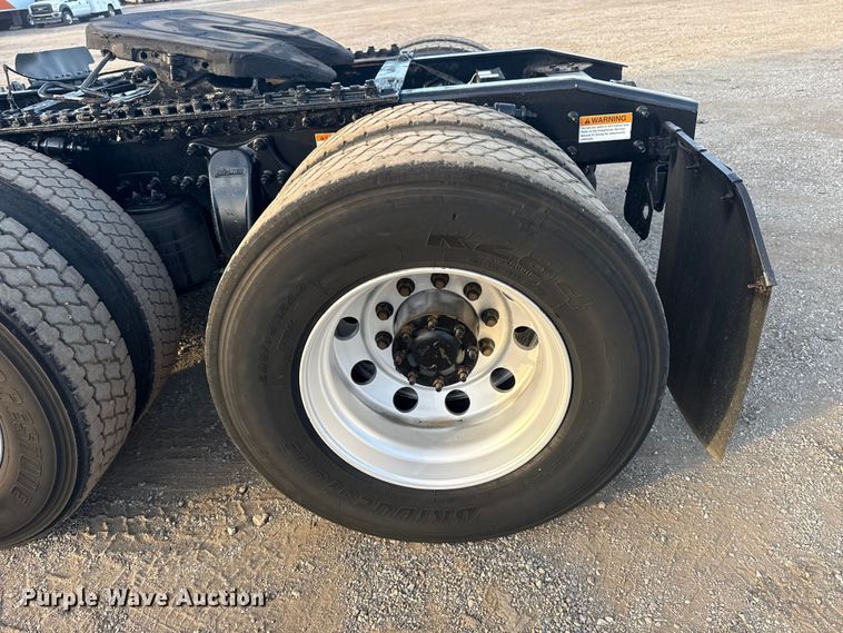 image for item EG1752 2012 Freightliner Cascadia 113 semi truck