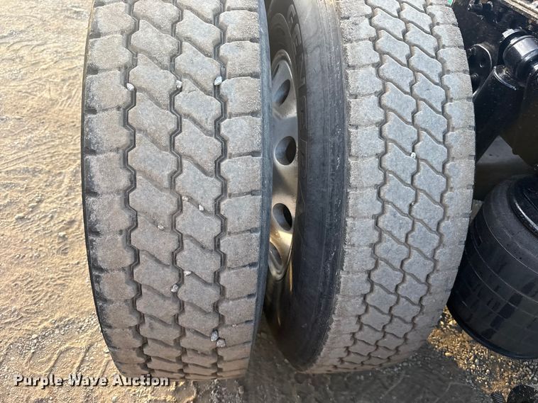 image for item EG1752 2012 Freightliner Cascadia 113 semi truck