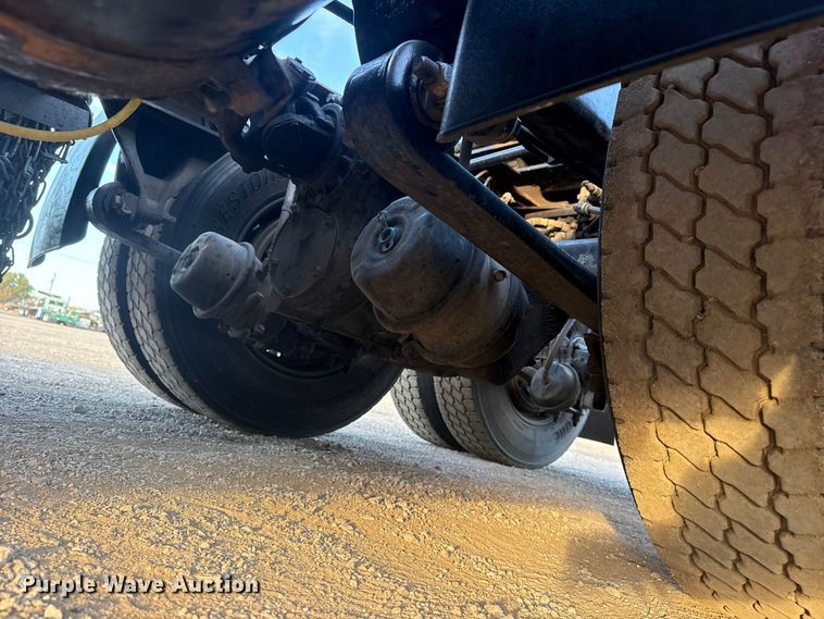 image for item EG1752 2012 Freightliner Cascadia 113 semi truck