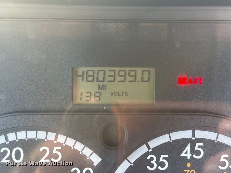 image for item EG1752 2012 Freightliner Cascadia 113 semi truck